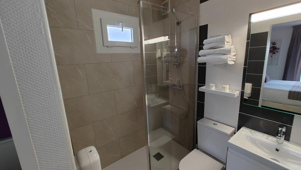 Logis Les Bleuets Hotel