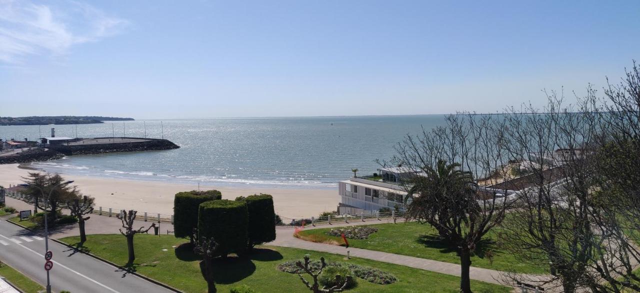 Logis Les Bleuets Hotel